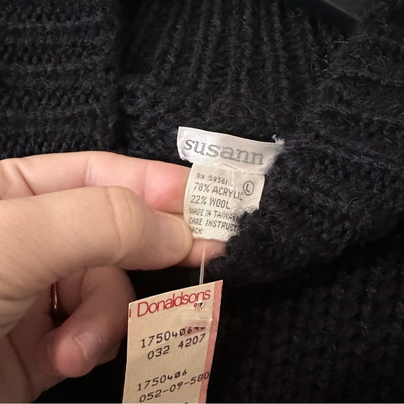 Vintage New Old stock Big Pocket Sweater - Picture 3 of 3